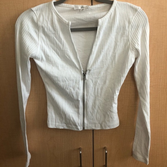 Misguided White Zip Up Crop Top - Picture 2 of 3